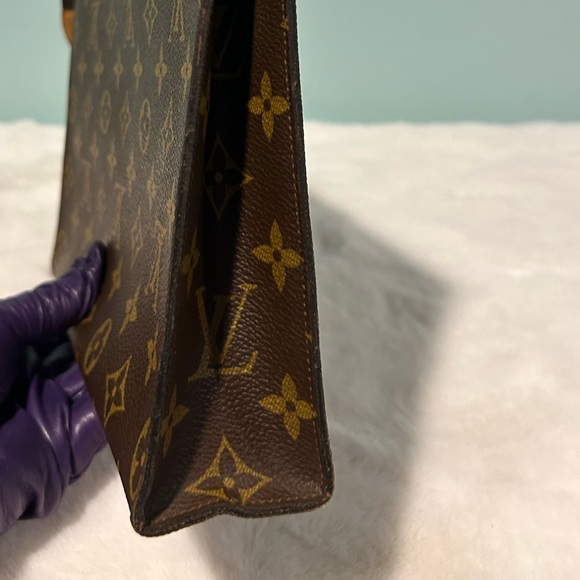 LOUIS VUITTON Cosmetic Pouch Large. Authentic pre-owned and great condition. - Picture 2 of 7